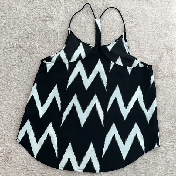 EUC H&M Black and White Patterned Tank - Picture 2 of 3
